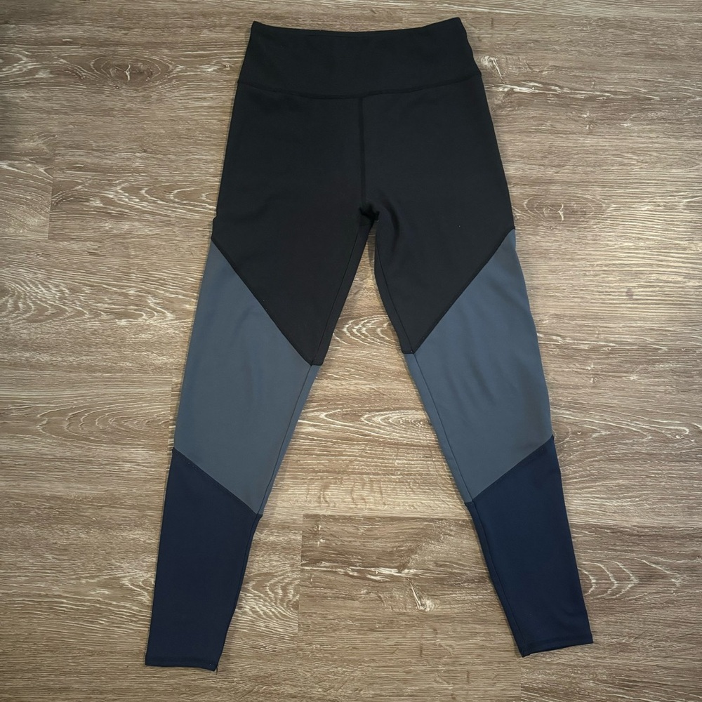 Threads 4 Thought leggings